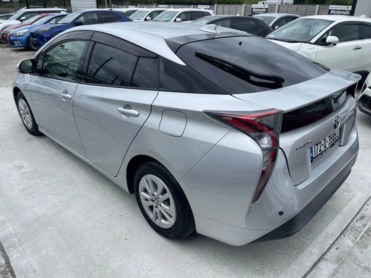 172 Toyota Prius Hybrid 1.8 Automatic 5dr Model - Image 4