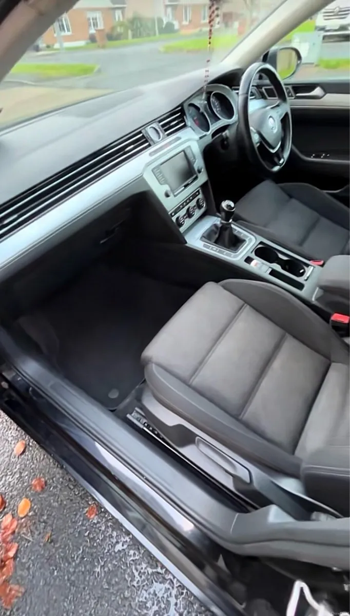 Volkswagen Passat - Image 3