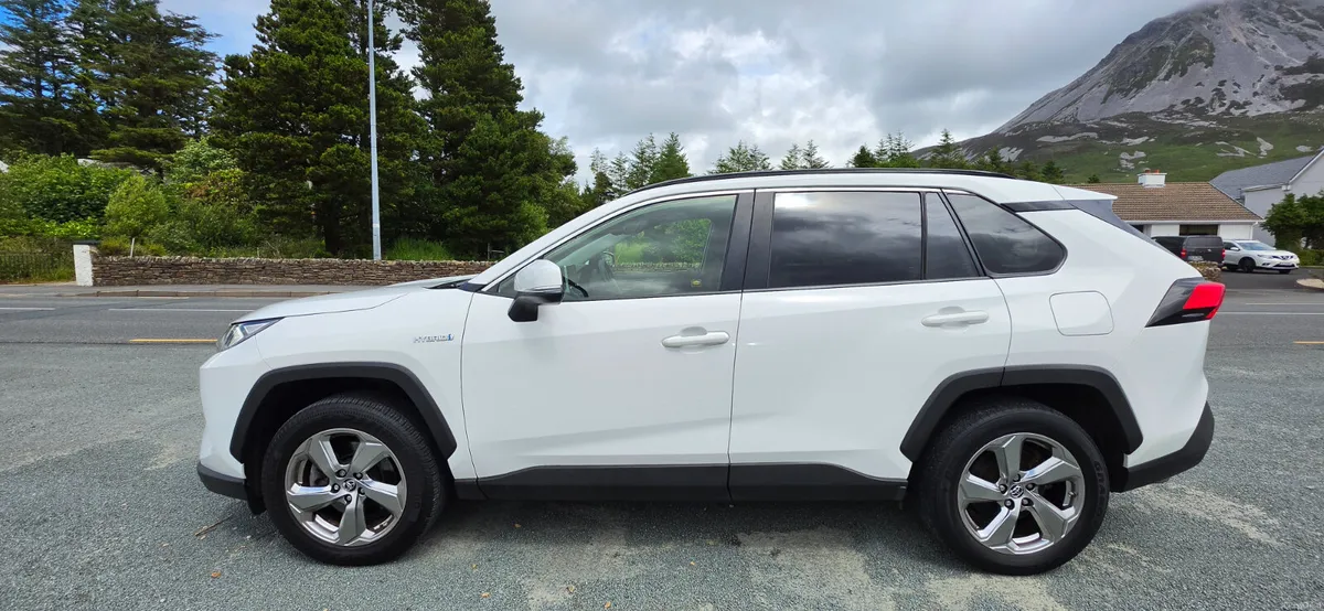 Toyota RAV4 Design Hybrid AWD 2019 - Image 3