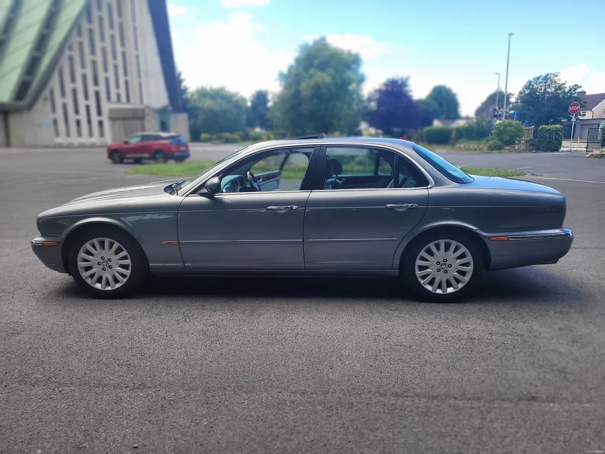 Jaguar XJ - Image 5