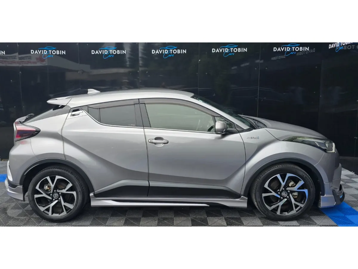 Toyota C-HR 1.8 PETROL HYBRID AUTO/ TRD KIT - Image 3