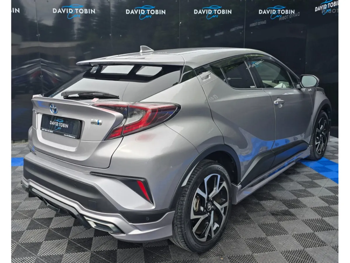 Toyota C-HR 1.8 PETROL HYBRID AUTO/ TRD KIT - Image 5