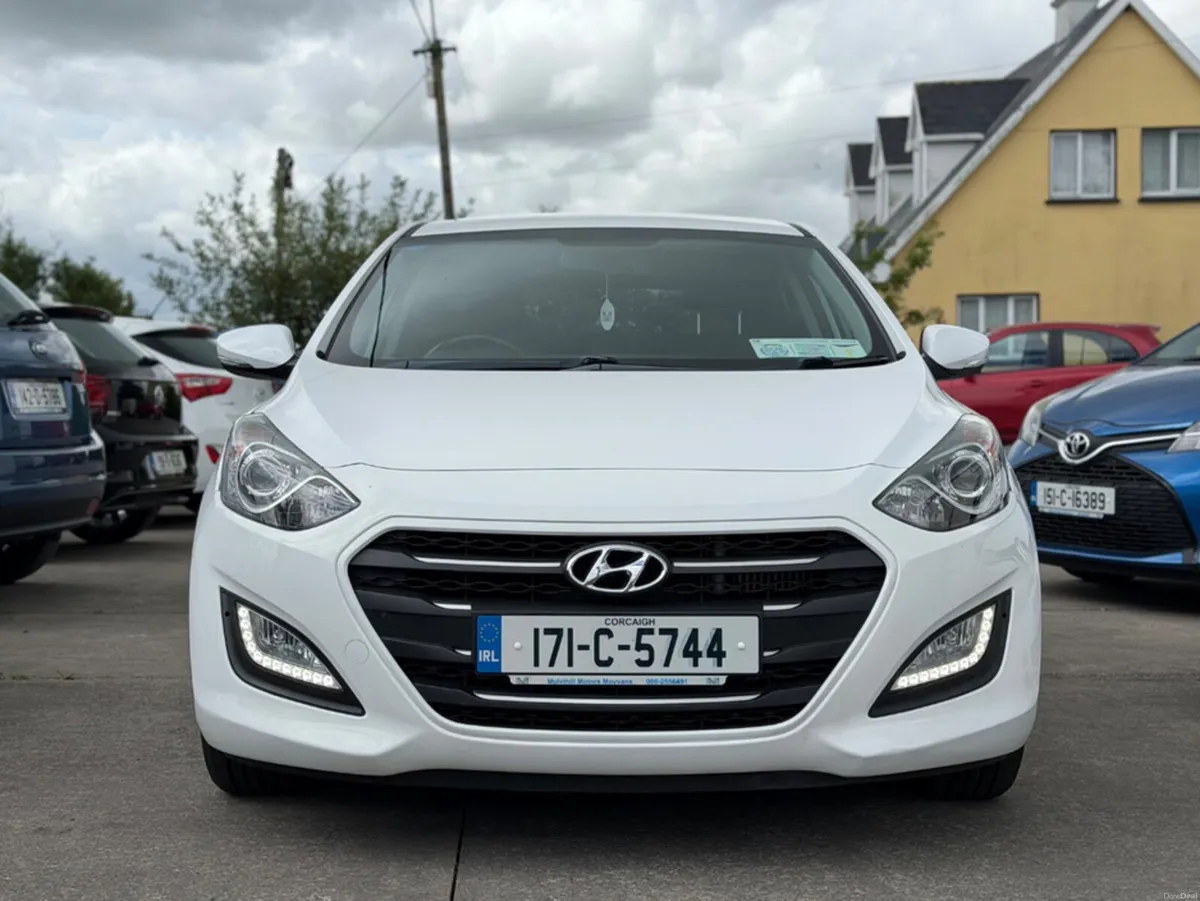 Hyundai i30 DELUXE - Image 2