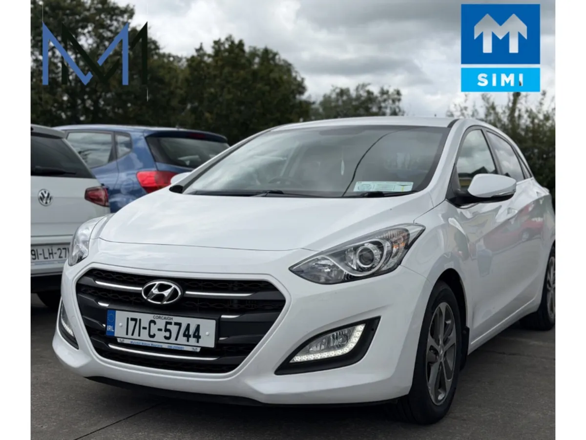 Hyundai i30 DELUXE - Image 1
