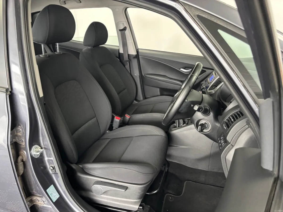 Hyundai ix20 DELUXE 5DR PETRL - Image 6
