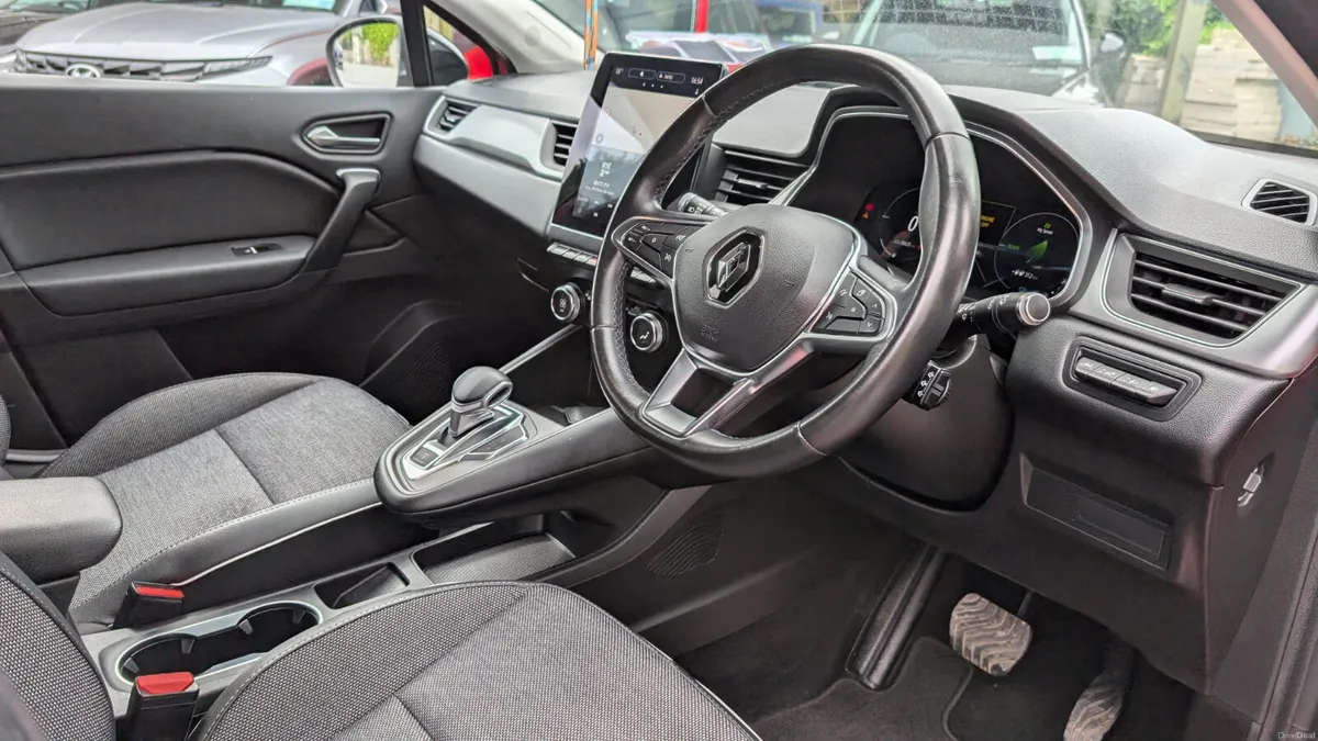 2021 Renault Captur Plug In Hybrid - Image 2