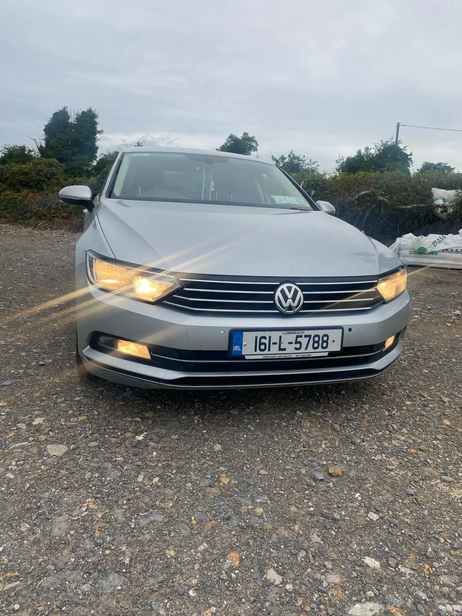 Volkswagen Passat 2016 - Image 2