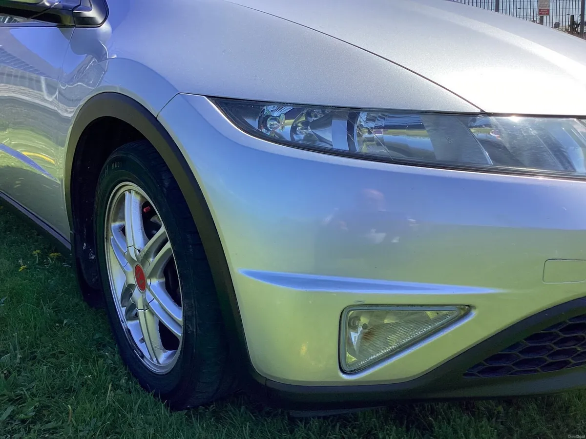 Honda Civic 2009 - Image 2