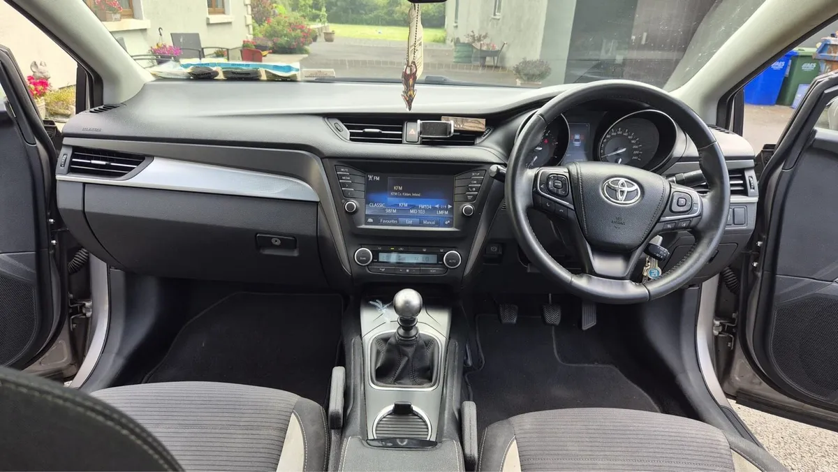 Toyota Avensis - Image 4