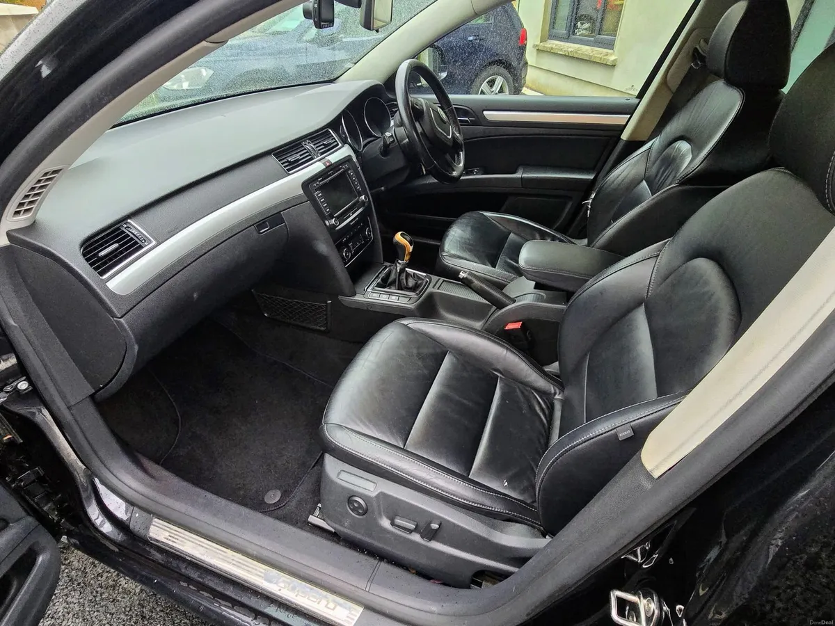 2011 Skoda Superb Estate - Image 4