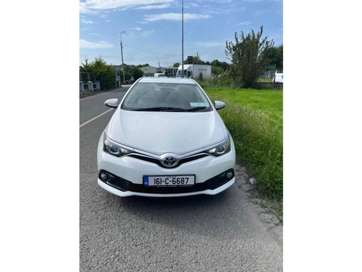 Toyota Auris 1.4 D-4D LUNA 4DR - Image 2