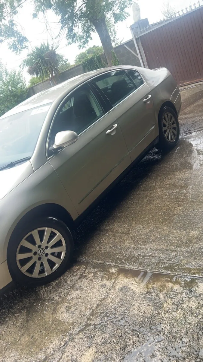 Volkswagen Passat - Image 2