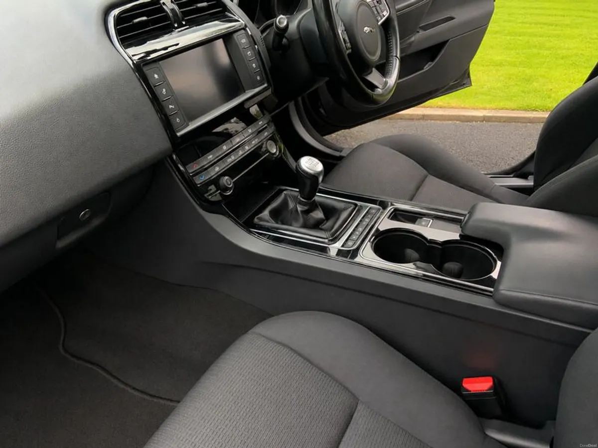 2017 Jaguar XE - Image 6