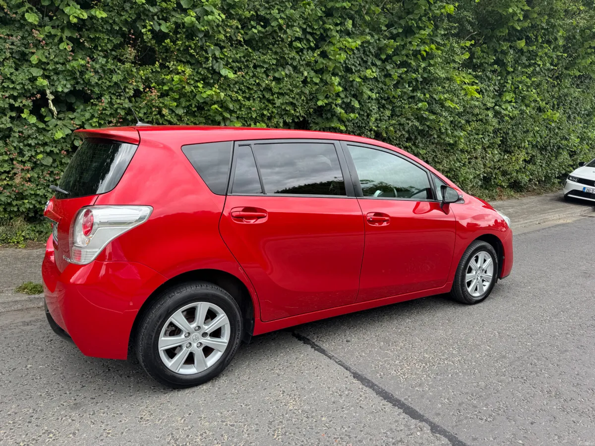 Toyota Verso Aura 7 seater - Image 3