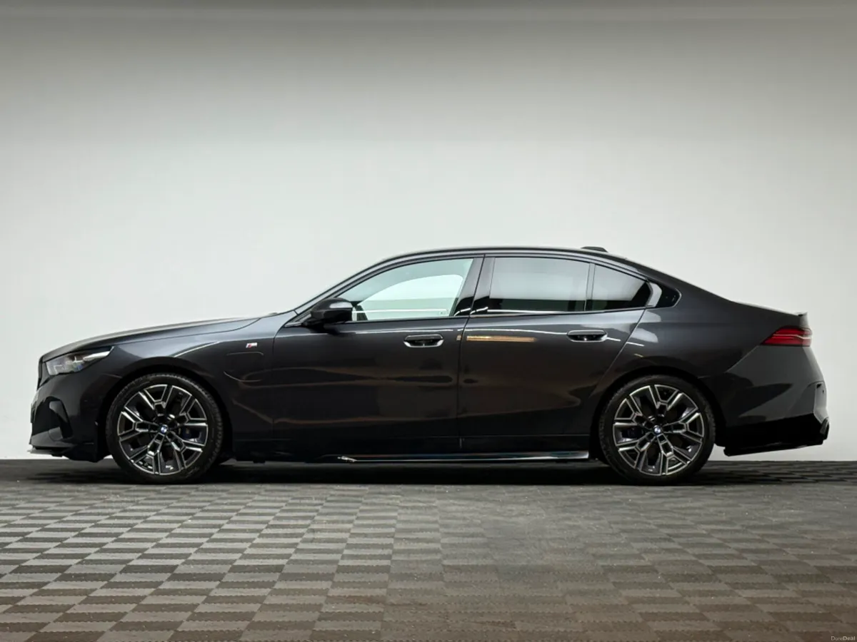 BMW 5-Series 530E M SPORT - Image 4