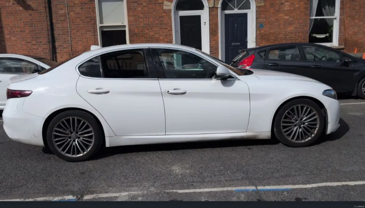 Alfa Romeo Giulia 2018 - Image 3