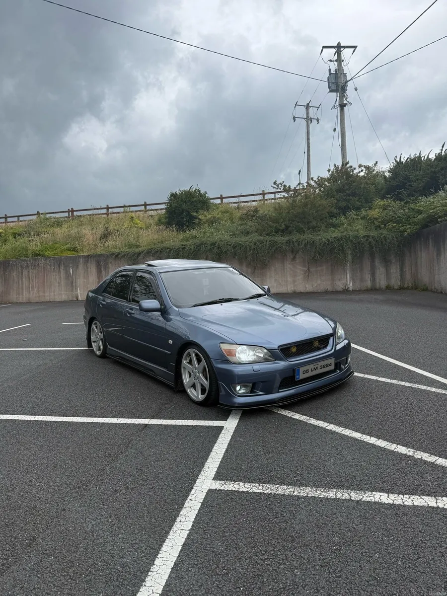 Lexus is200 - Image 1