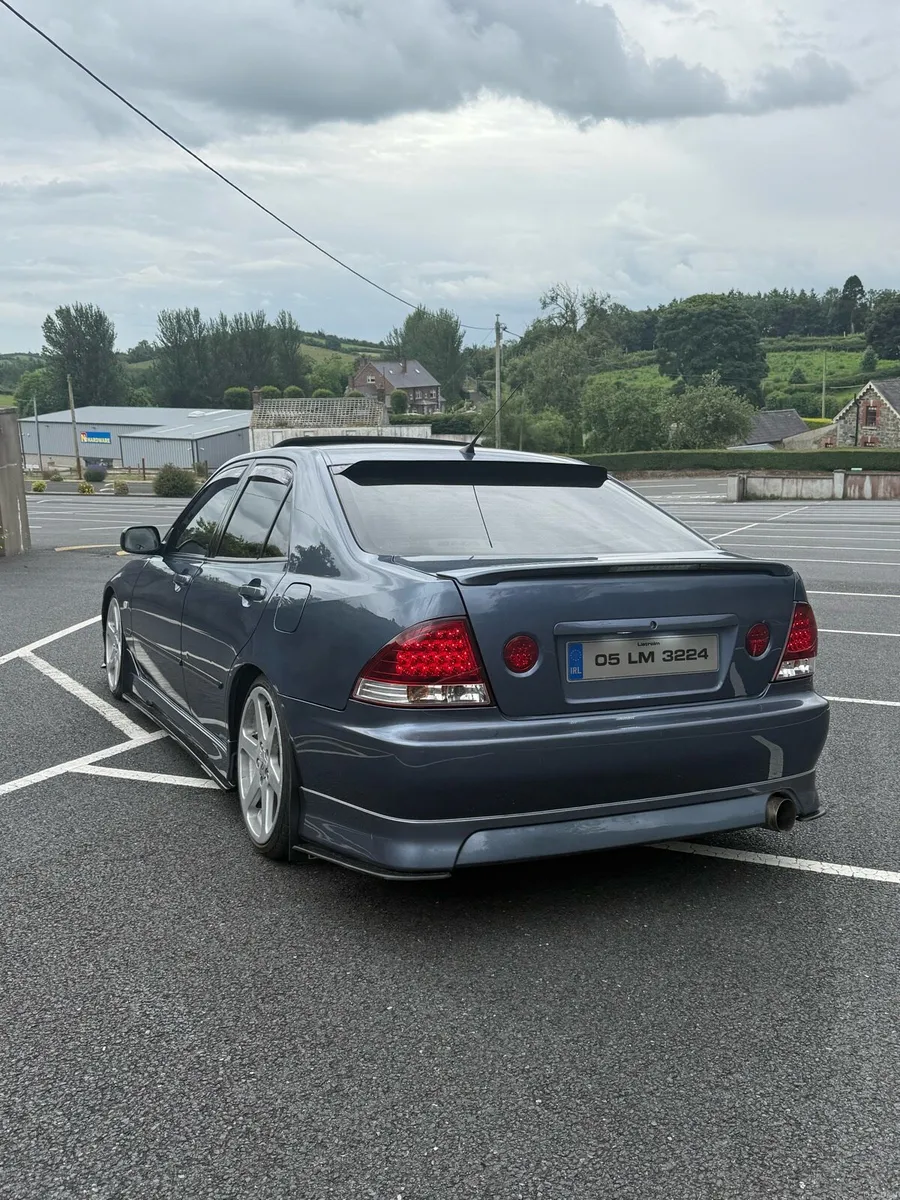 Lexus is200 - Image 4