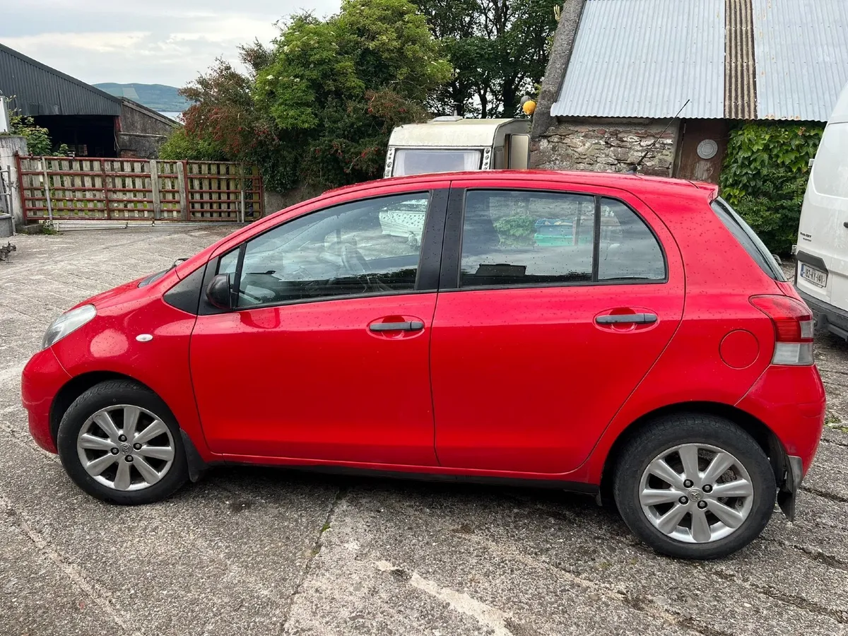 Toyota Yaris 2011 - Image 3