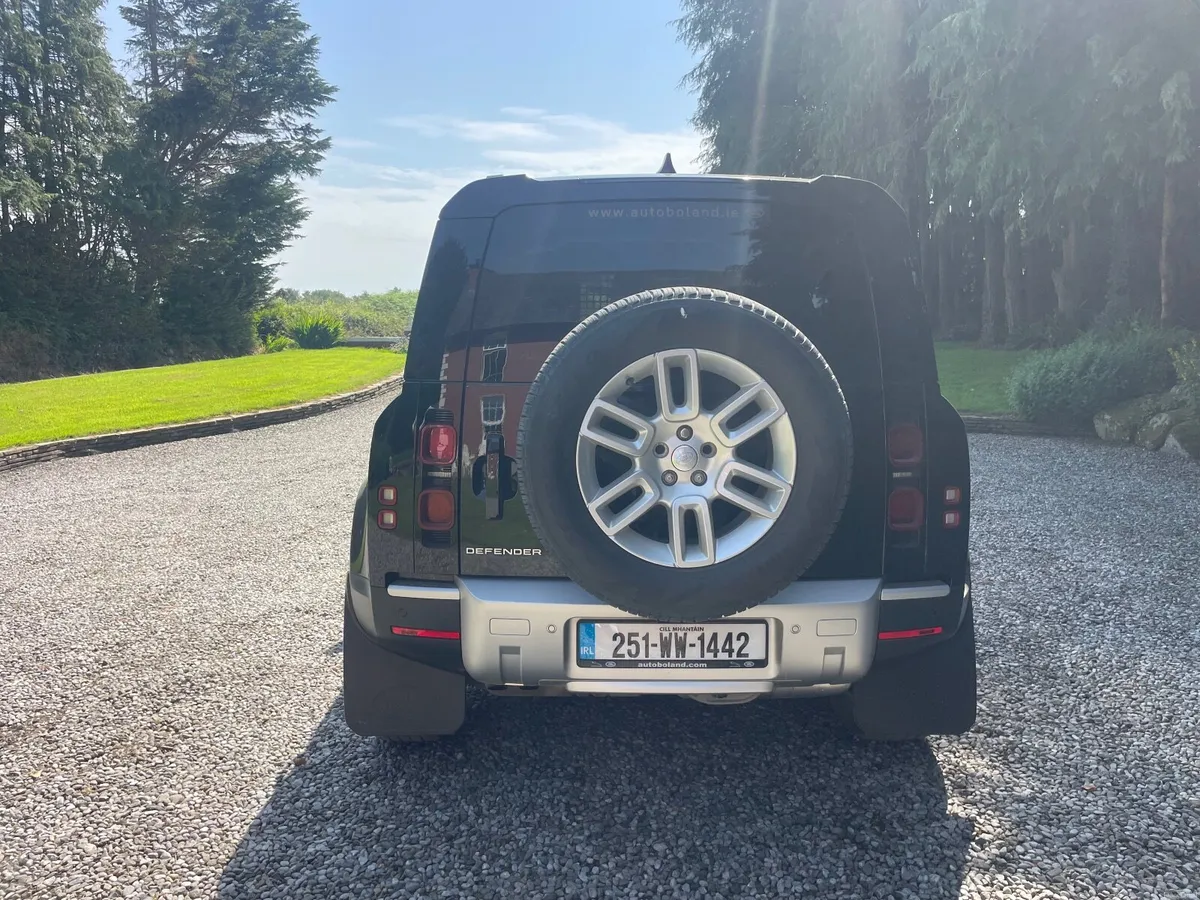 Land Rover Defender 2025 - Image 1