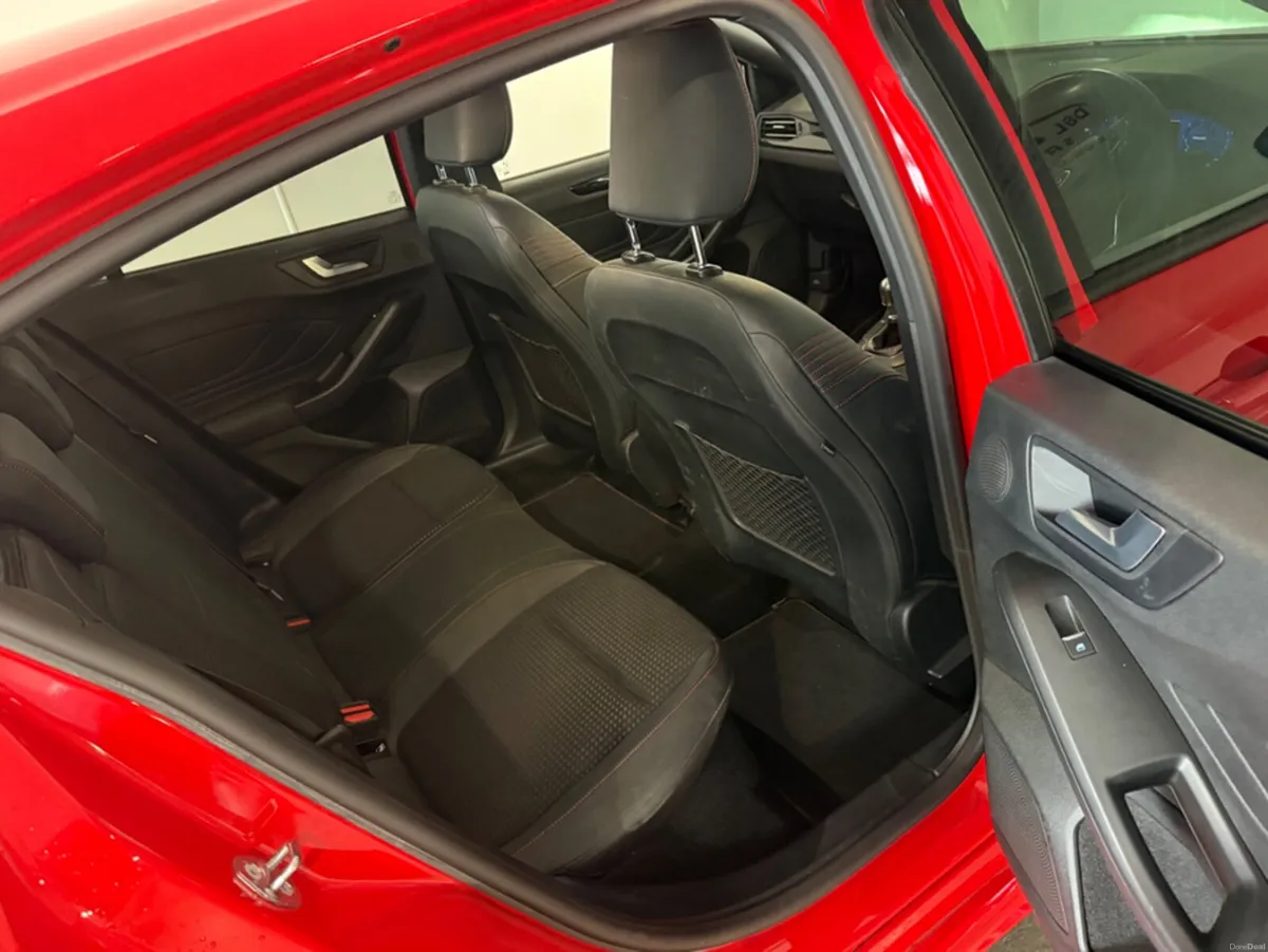 Ford Focus ST-LINE X ECOBLUE 2.0 TDCI 150BHP - Image 4