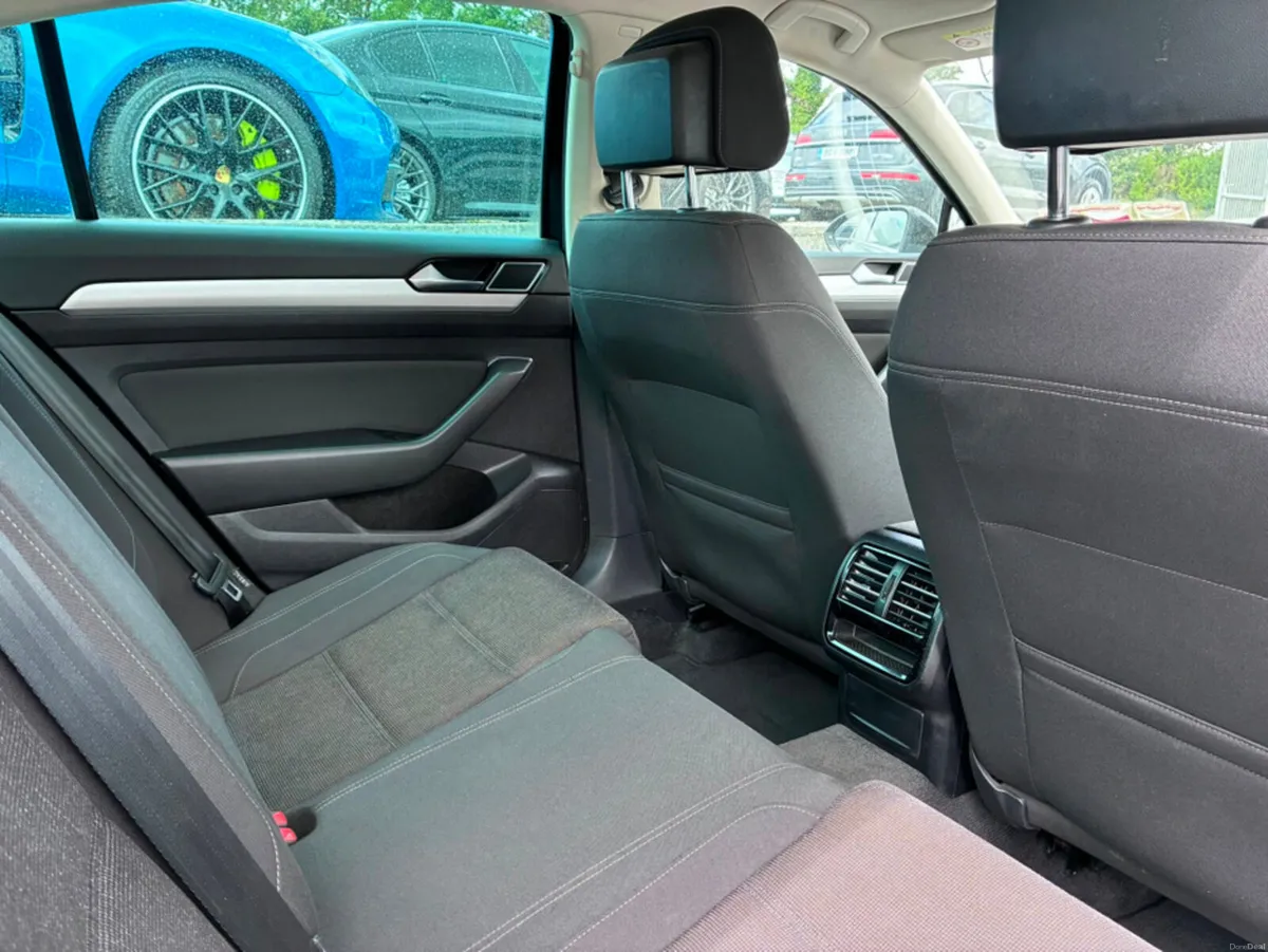 Volkswagen Passat 2.0 TDI SE BUSINESS BLUEMOTION 1 - Image 5
