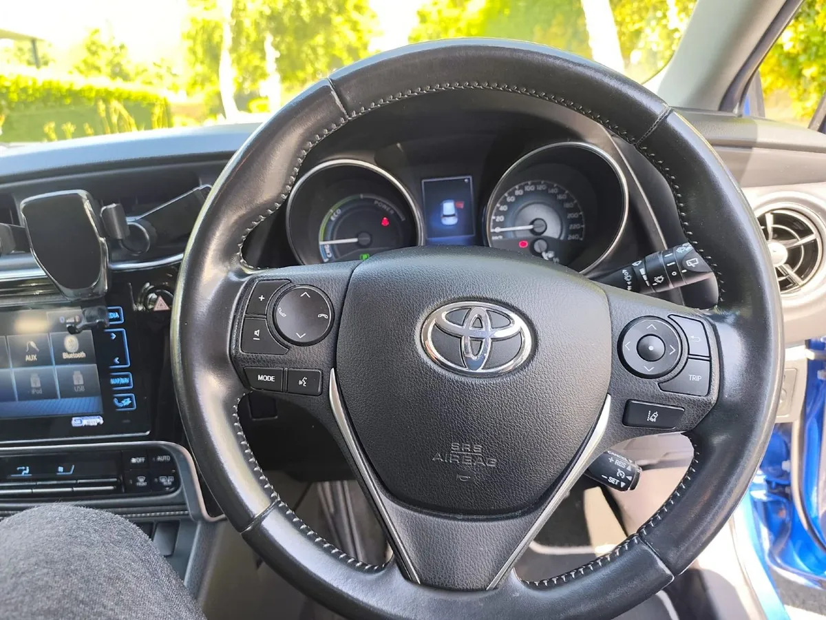 Toyota Auris Hybrid Luna Sport 2018 | Full Toyota - Image 3