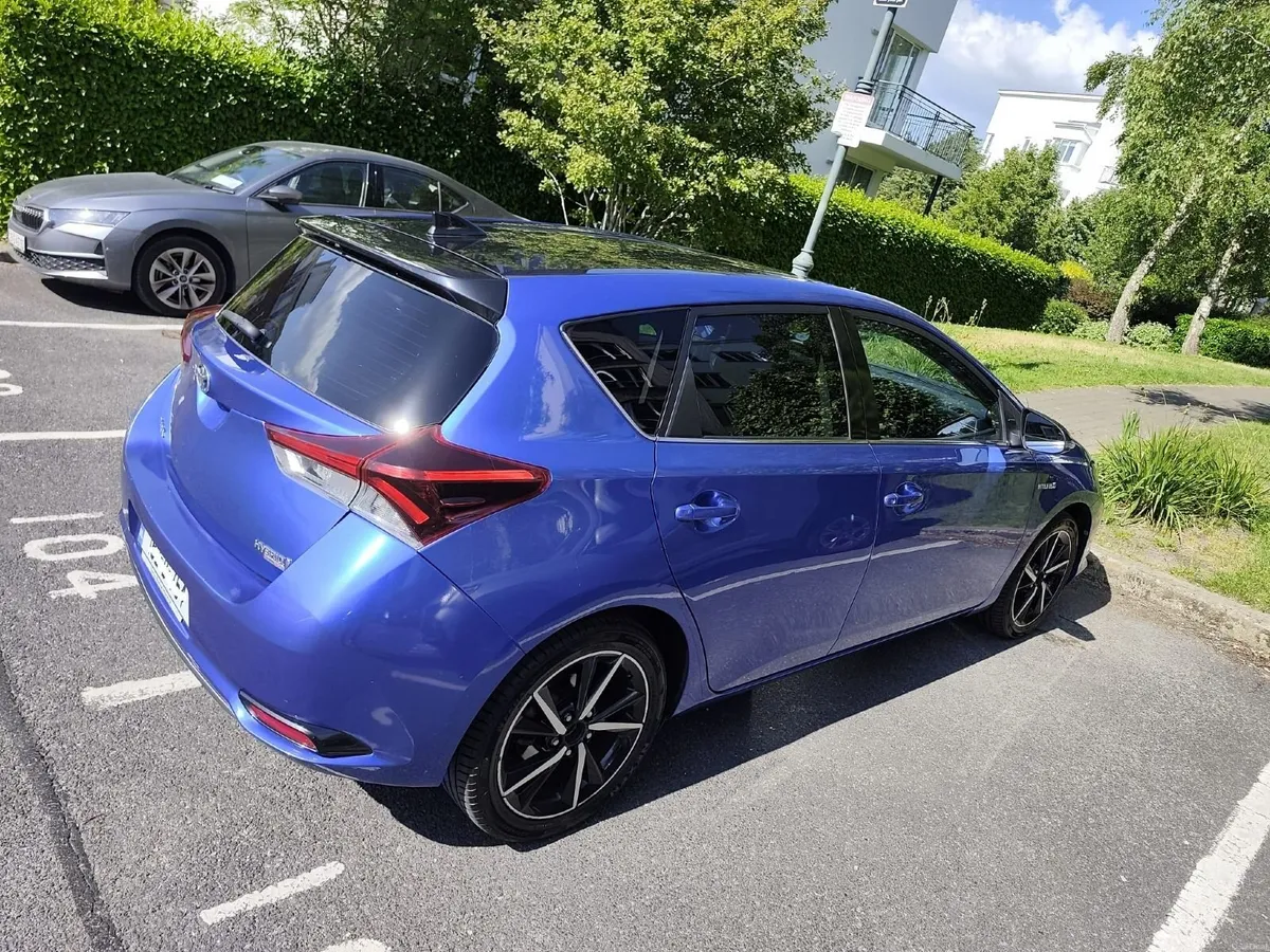 Toyota Auris Hybrid Luna Sport 2018 | Full Toyota - Image 1