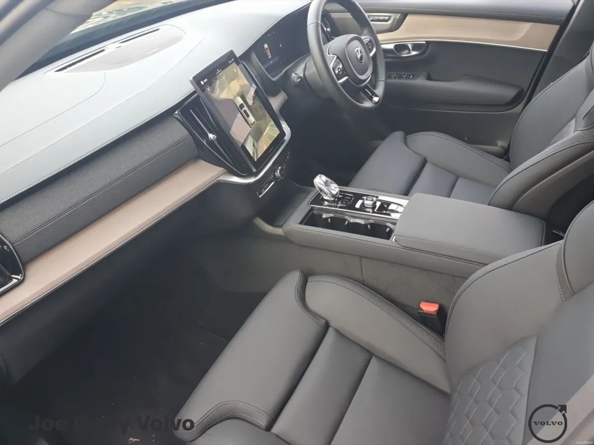 Volvo XC90 T8 PHEV PLUS - Image 6