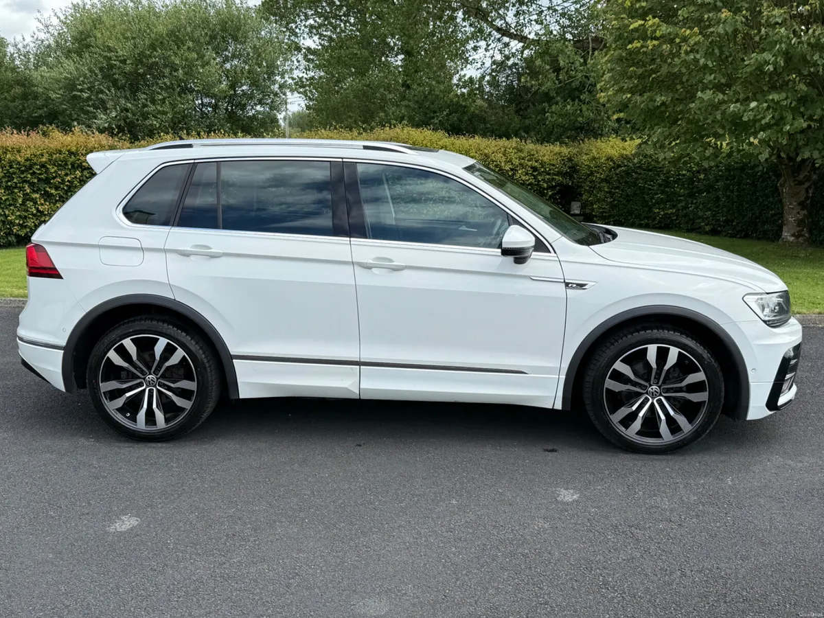 2019 Volkswagen Tiguan R-Line Panoramic Sunroof - Image 6