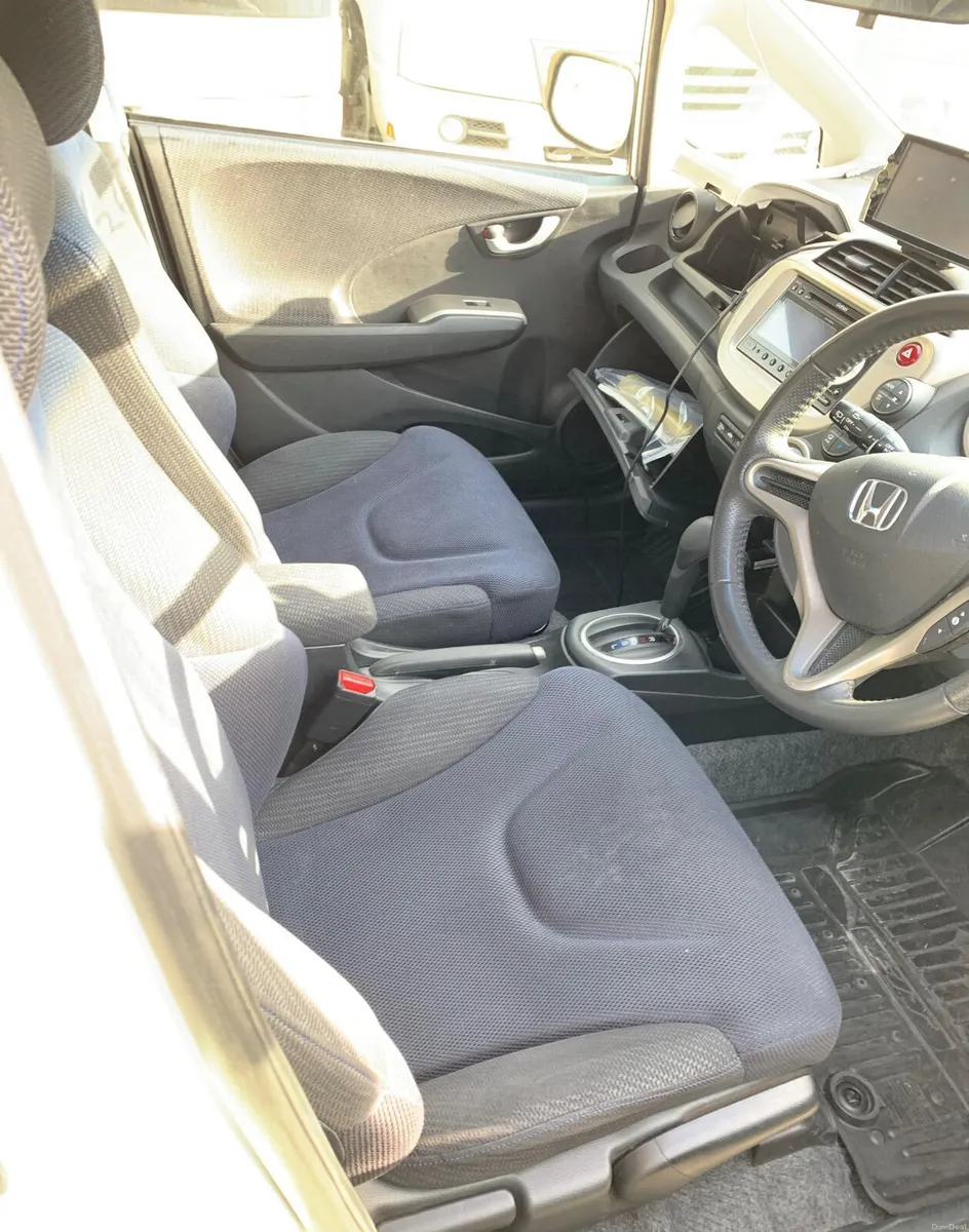 2012 Honda Fit (JAZZ) 1.3 Hybrid Auto LOW KMS - Image 2