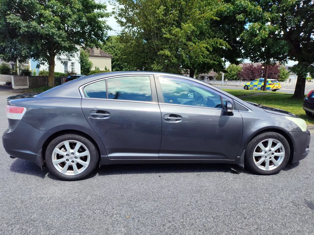 Toyota Avensis 2009 - Image 2
