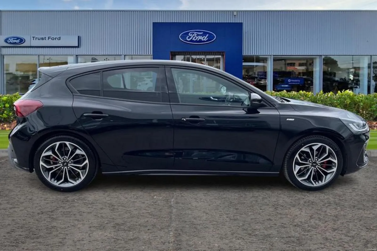 Ford Focus ST-Line X - Image 3