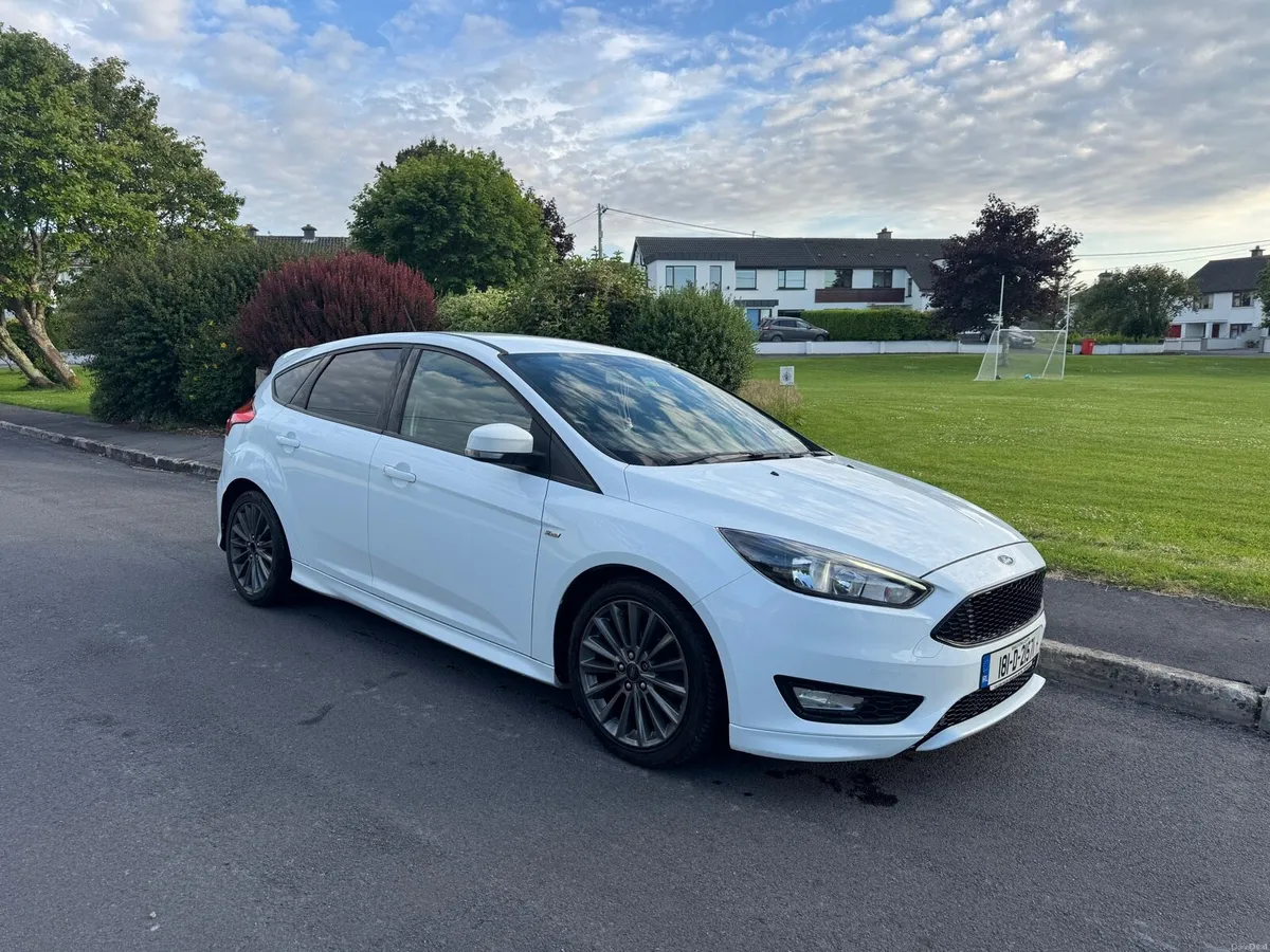 Ford Focus ST-Line 1.0 EcoBoost - Image 1