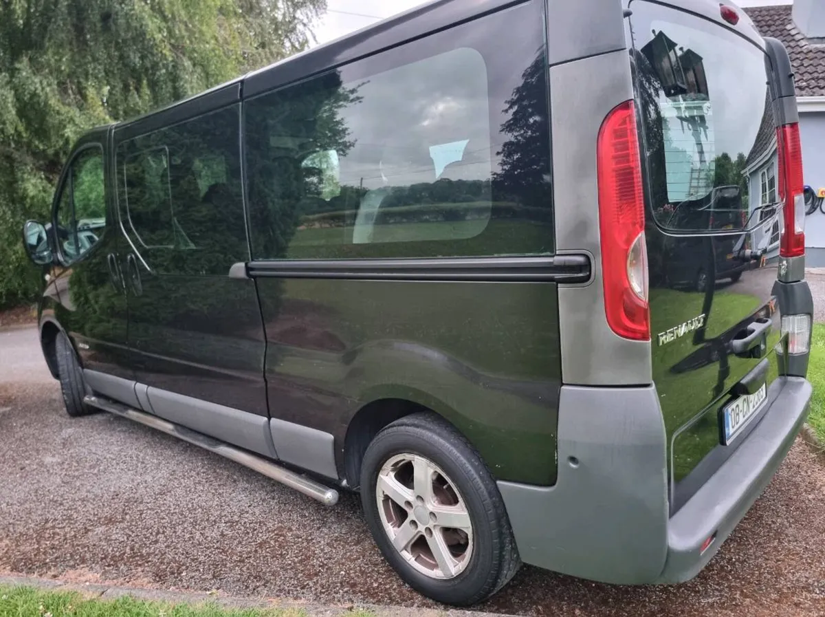Renault Trafic Passenger - Image 3