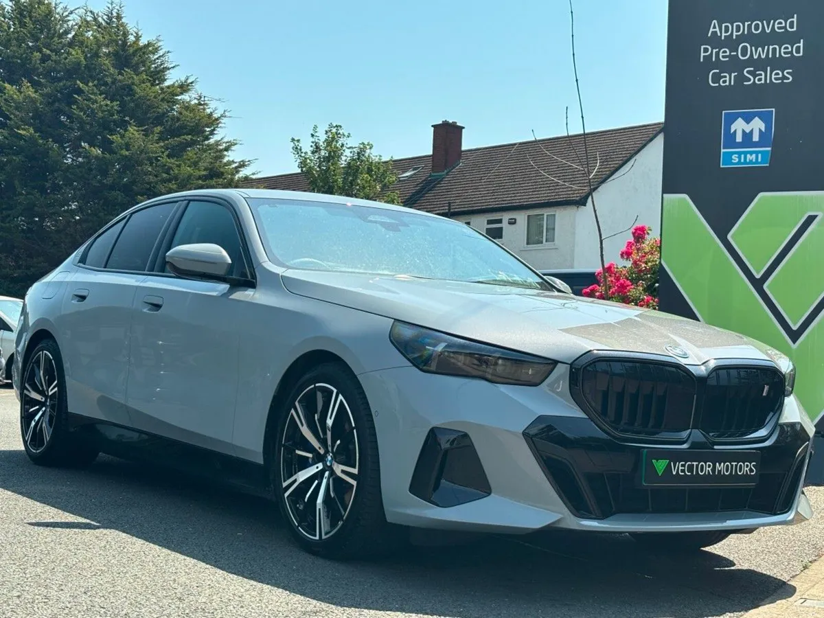 BMW i5 M-SPORT PRO EDRIVE40 BROOKLYN GREY - Image 1