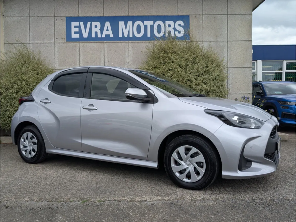 Toyota Yaris X HYBRID AUTOMATIC 1.5 PETROL //REVER - Image 3