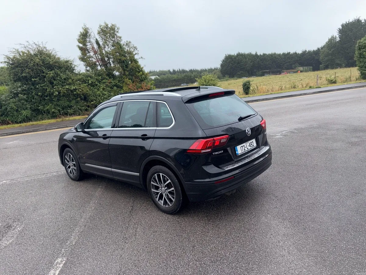 2017 Volkswagen Tiguan - Image 3