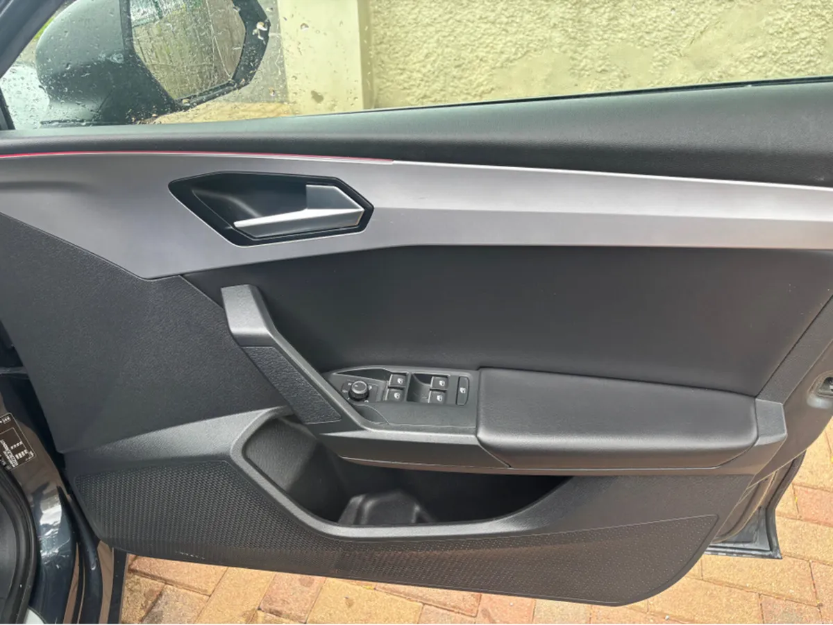 SEAT Leon 2.0 TDI 150HP DSG FR 5DR A AUTO - Image 6