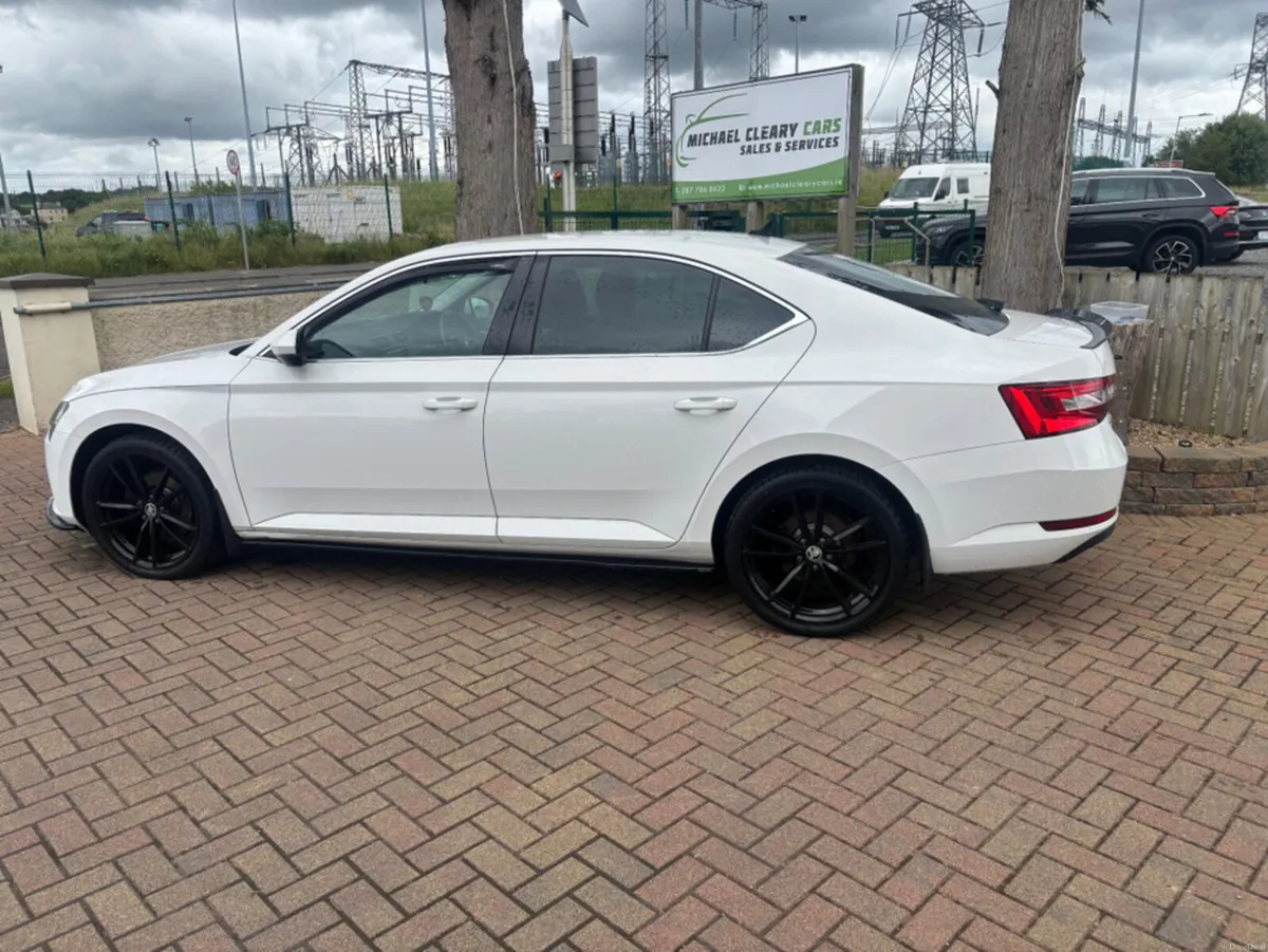 Skoda Superb AMBITION 2.0 TDI 150HP 4DR - Image 3