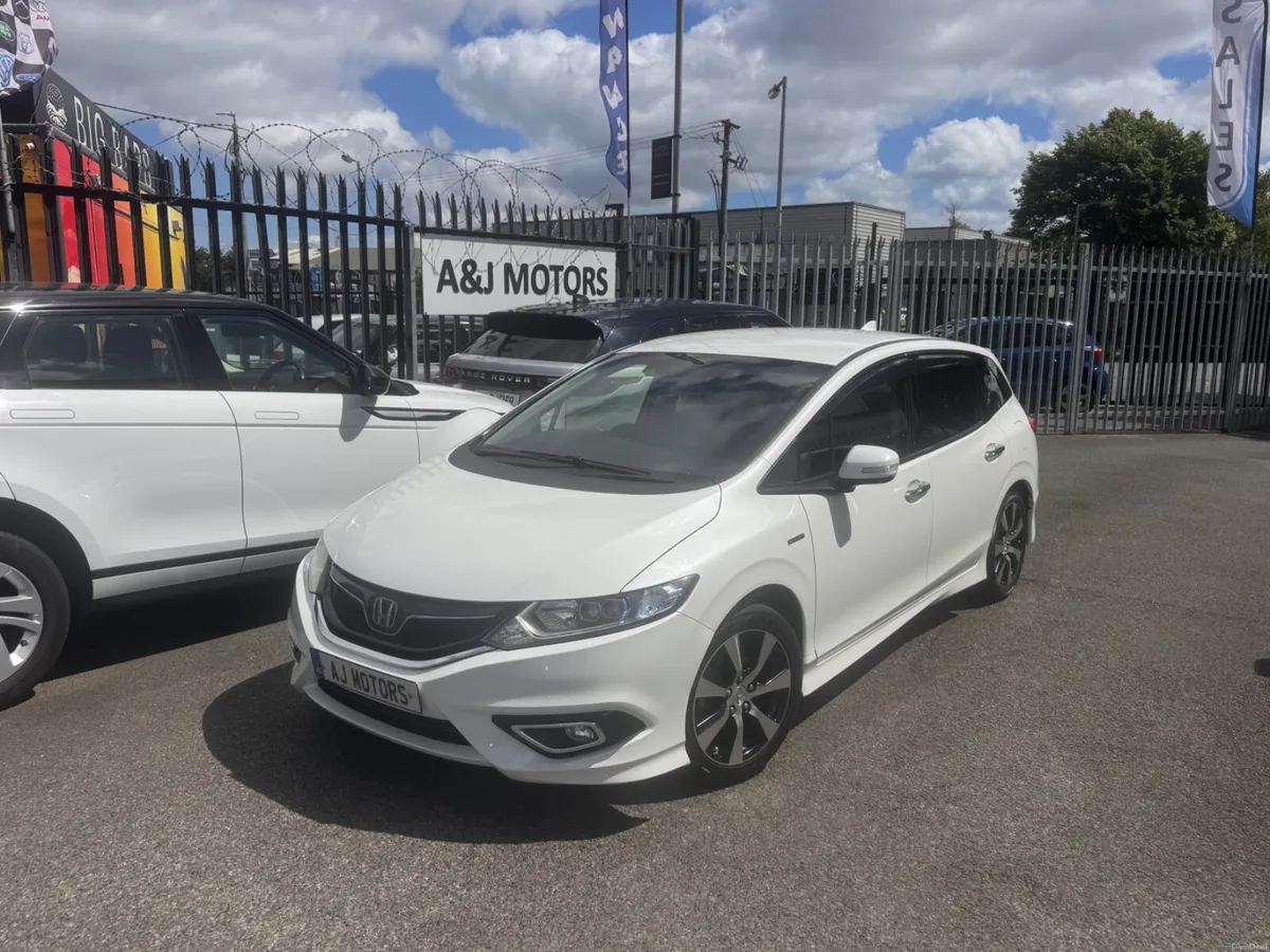16 HONDA JADE HYBRID 6 SEATS - Image 1