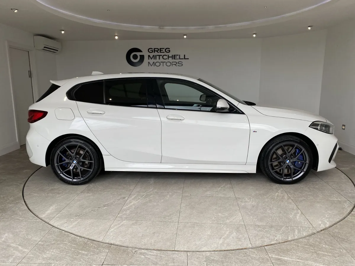 BMW 1-Series 2023 - Image 4