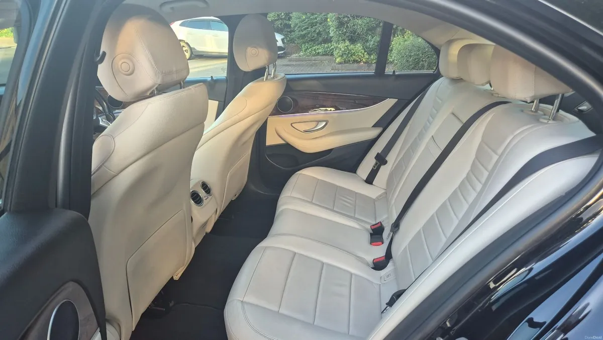 Mercedes-Benz E200D AMG Line - Image 3