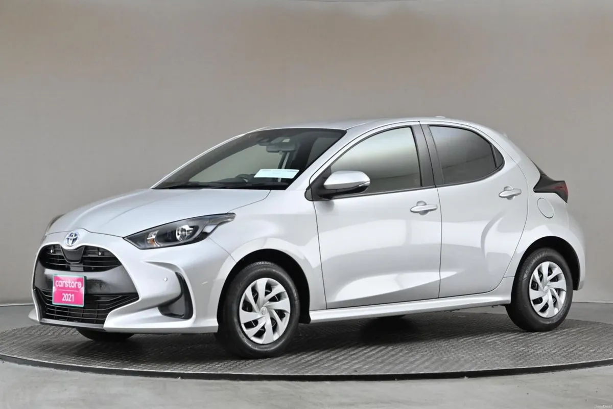 Toyota Yaris 1.5 PETROL HYBRID**REVERSE CAM**PARK - Image 4