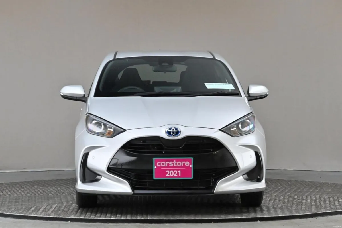 Toyota Yaris 1.5 PETROL HYBRID**REVERSE CAM**PARK - Image 2