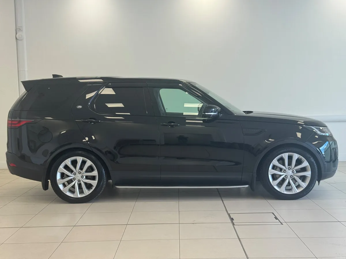 Land Rover Discovery commercial 2021 - Image 6