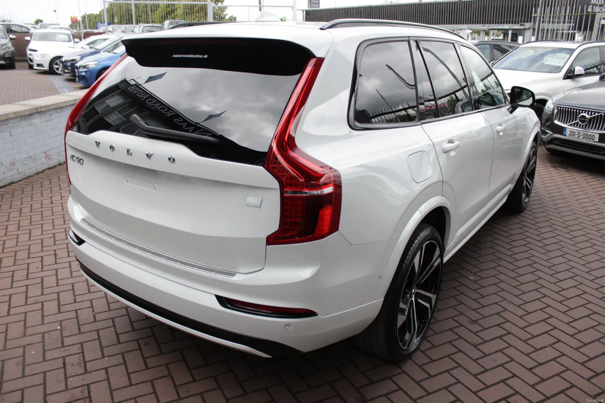 2022 VOLVO XC90 T8 AWD RECHARGE DARK EDITION SUV - Image 4