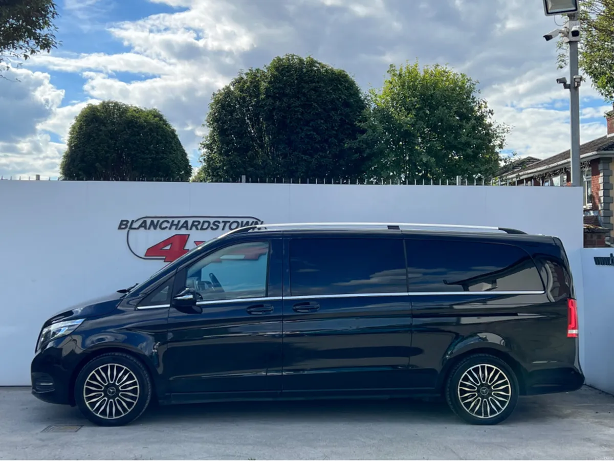 Mercedes-Benz V-Class 8 SEATER AMG LINE - Image 3