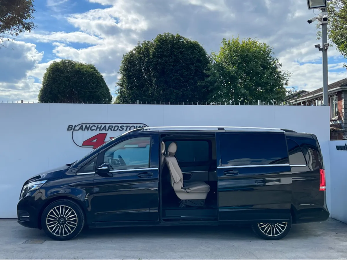 Mercedes-Benz V-Class 8 SEATER AMG LINE - Image 4