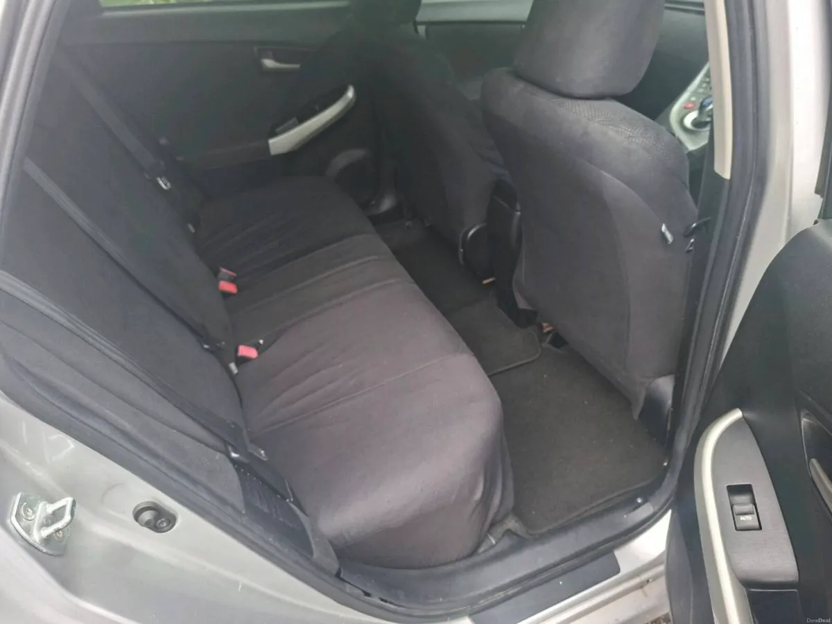 Toyota prius - Image 2